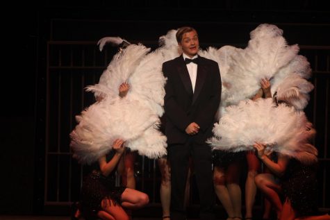 Murder and mayhem mix in “Chicago”