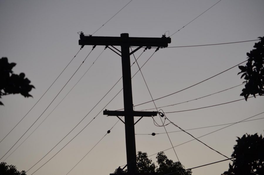 PG&E shuts off power to prevent wildfires